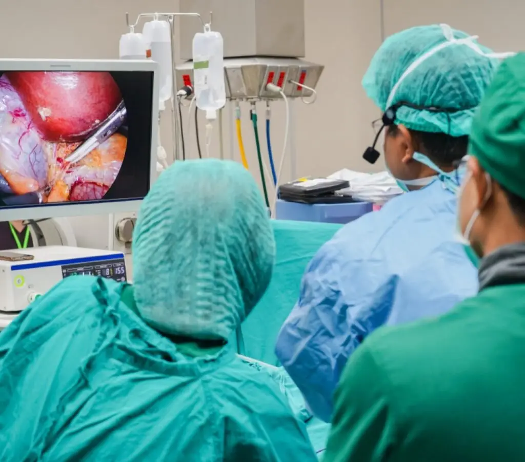 Cursos Profissionalizantes Presencial ou On-line na Faculdade Eleven - Curso de Especialização em Vídeo Cirurgia