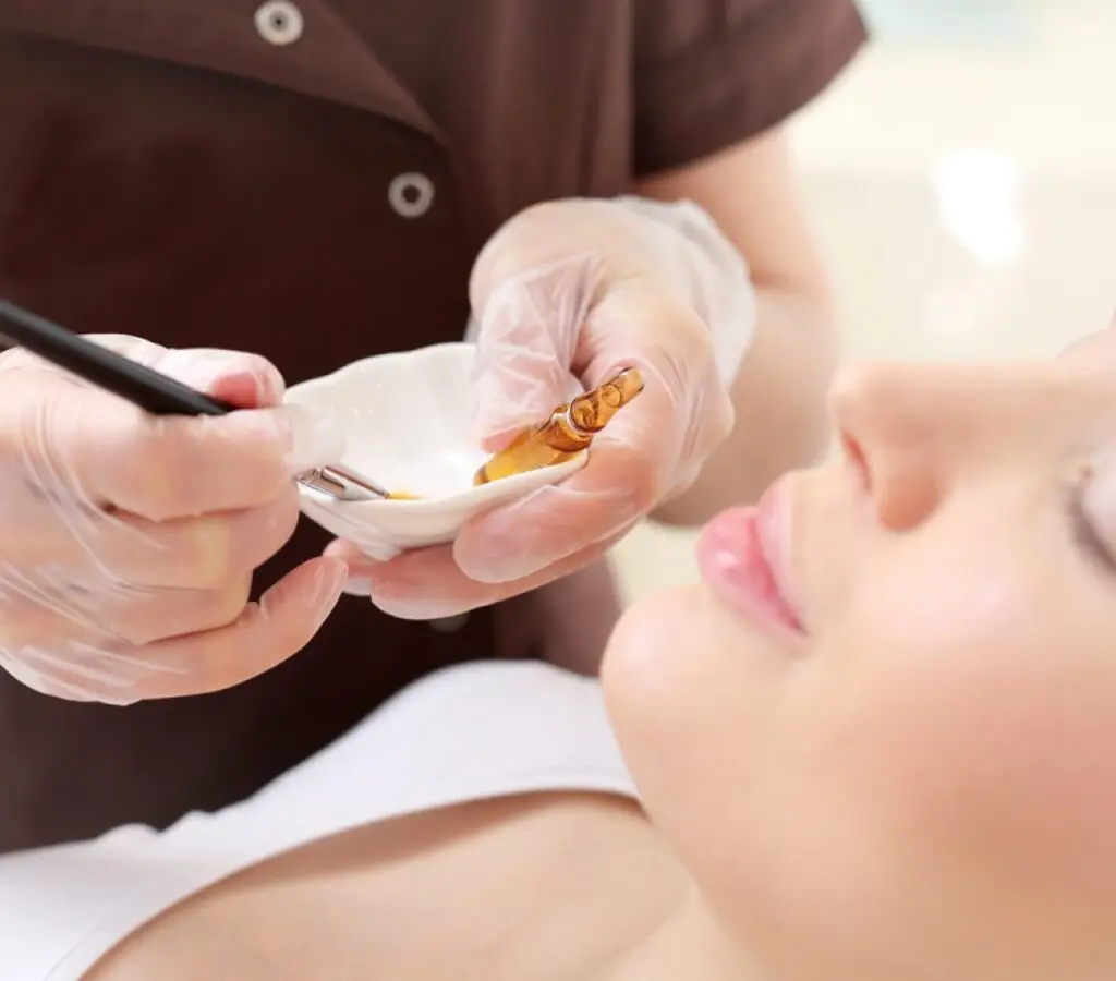 Cursos Profissionalizantes Presencial ou On-line na Faculdade Eleven - Curso de Peeling