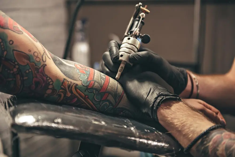 Cursos Profissionalizantes Presencial ou On-line na Faculdade Eleven - Curso de Tatuagem