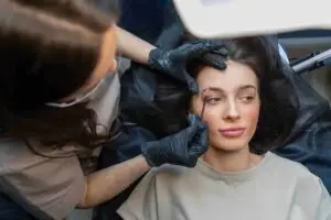 Cursos Profissionalizantes Presencial ou On-line na Faculdade Eleven - Curso de Micropigmentação