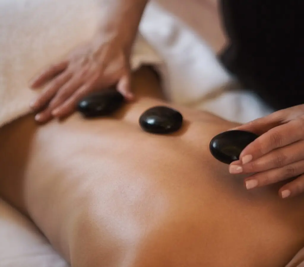 Cursos Profissionalizantes Presencial ou On-line na Faculdade Eleven - Curso de Massagem com Pedras Quentes, Bamboo e Velas