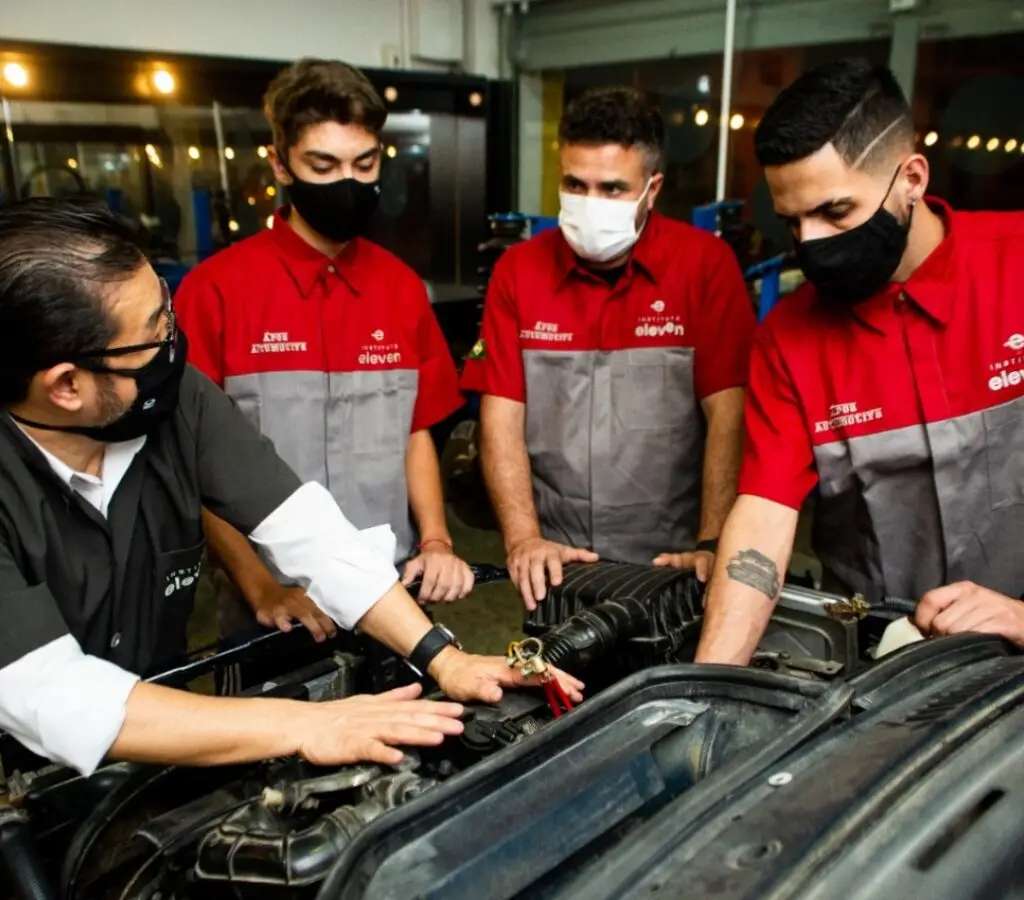 Cursos Profissionalizantes Presencial ou On-line na Faculdade Eleven - Curso de Mecânica Automotiva