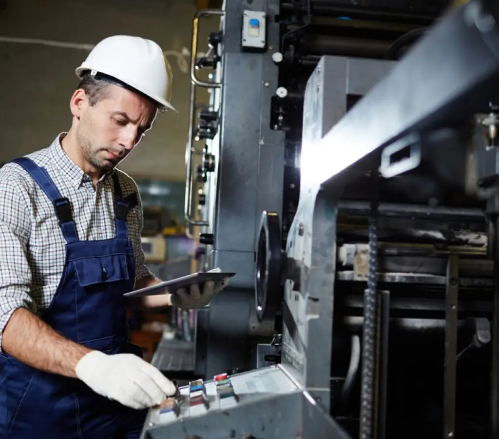 Cursos Profissionalizantes Presencial ou On-line na Faculdade Eleven - Curso de Mecânica Industrial