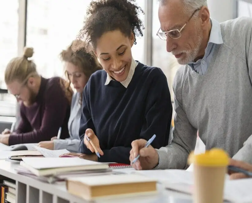Pós-graduação em Educação de Jovens e Adultos. Curso 100% online com certificação reconhecida pelo MEC.