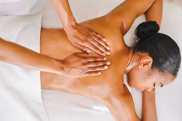 Pós-graduação em Massoterapia — curso 100% online com certificação válida em todo o Brasil.